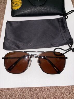 Torgoen Aviator Polaroid Sunglasses in Black with Smoke Lenses
